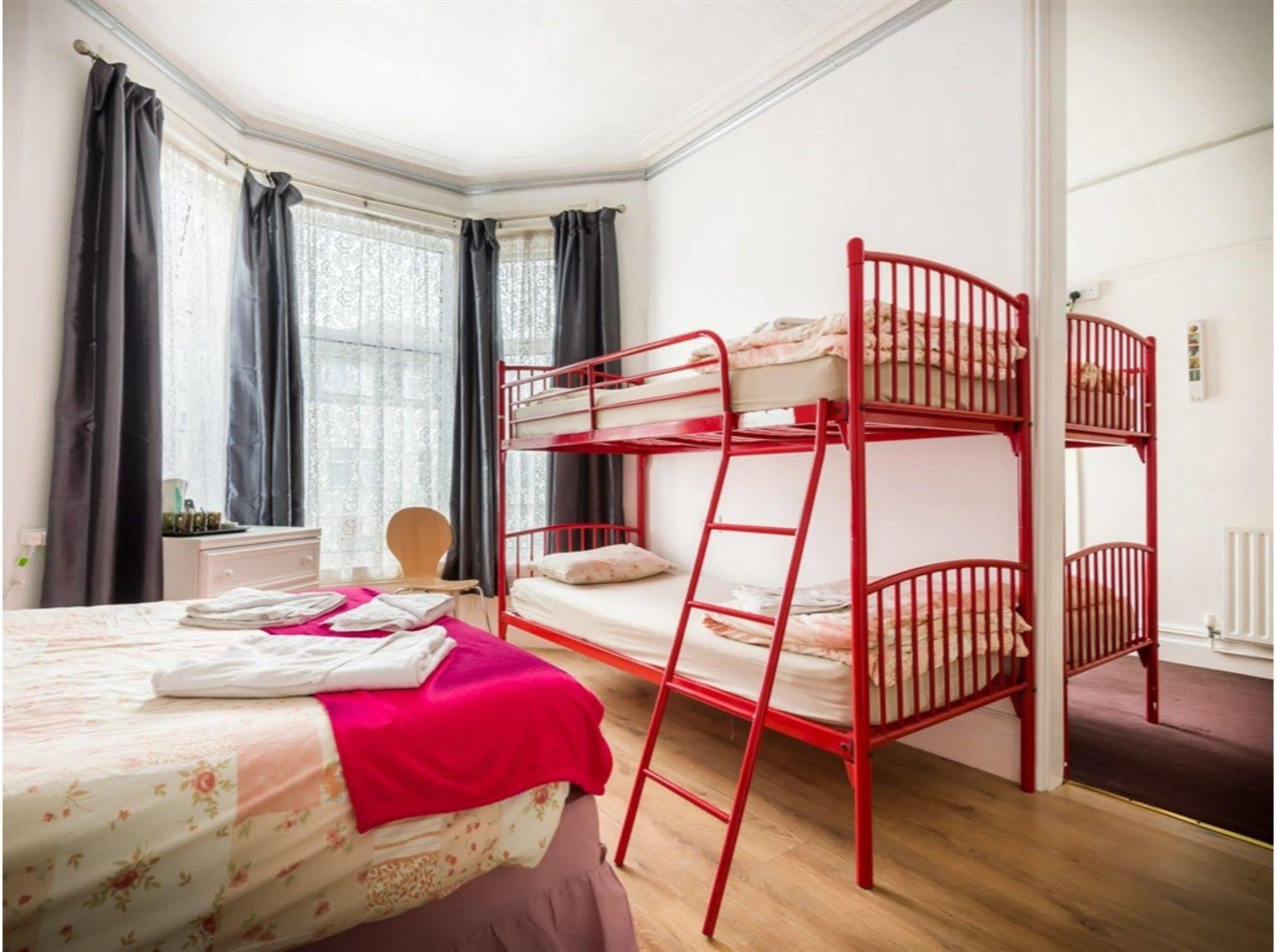 Uk Travel & Hospitality Ltd Ta Canberra Hotel بلاكبول المظهر الخارجي الصورة